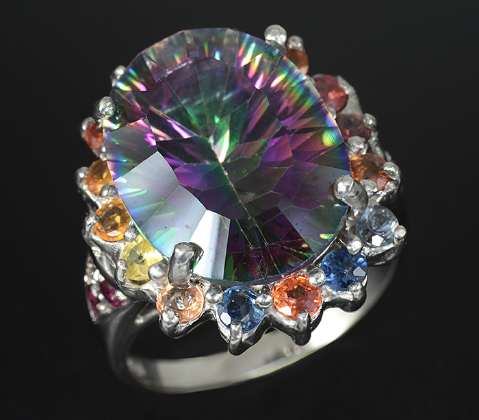 Кольцо с мистическим кварцем и разноцветными сапфирами