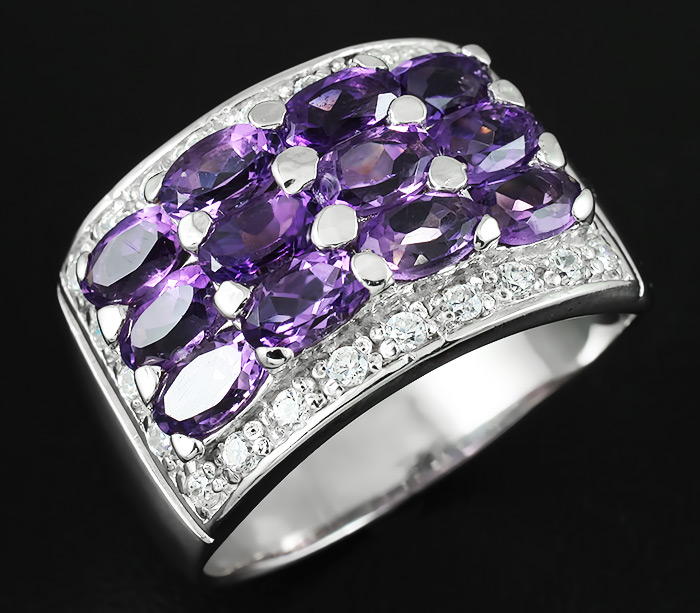 Стильное кольцо с аметистами