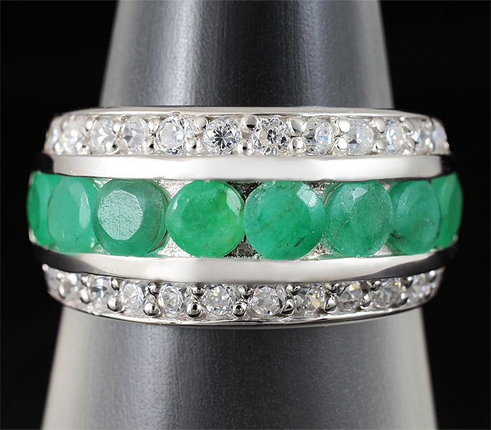 Кольцо с изумрудами