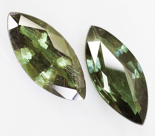 Пара гранатов с александритовым эффектом 2,46 карат