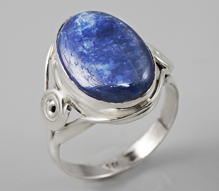 Кольцо с кианитом