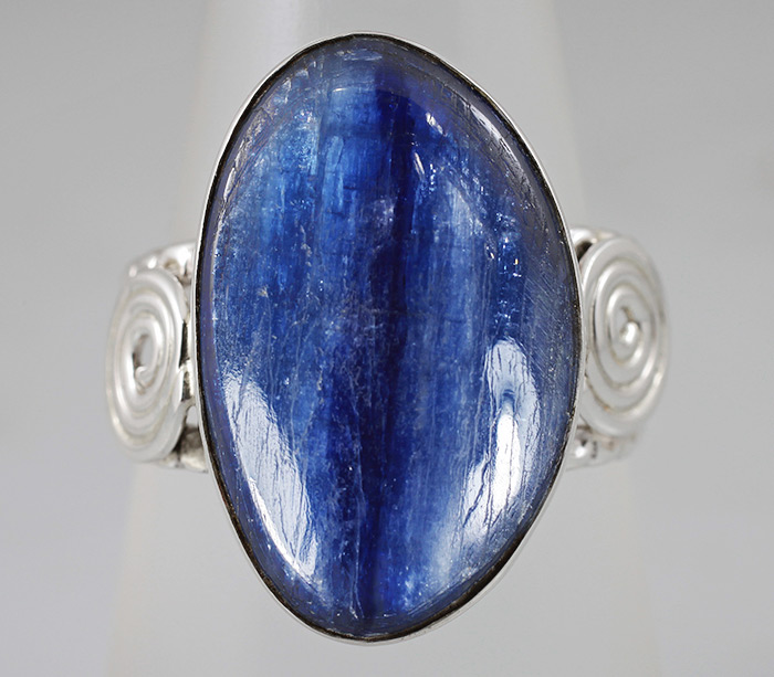 Кольцо с кианитом