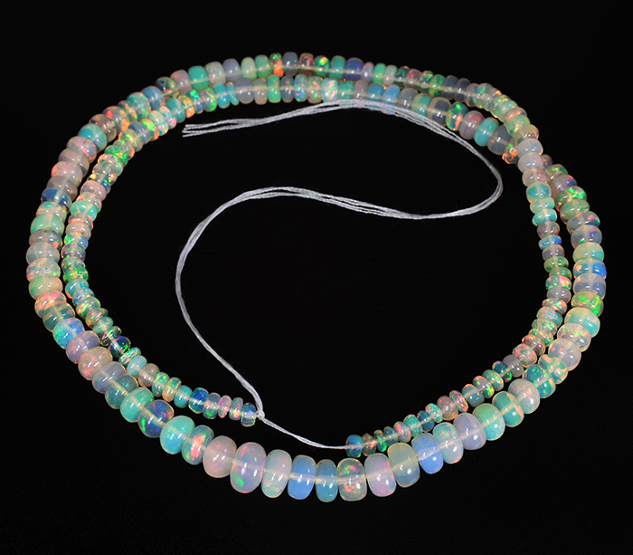 185 эфиопских опалов 35+ карат на нити