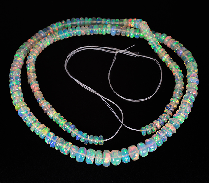 178 эфиопских опалов 37+ карат на нити