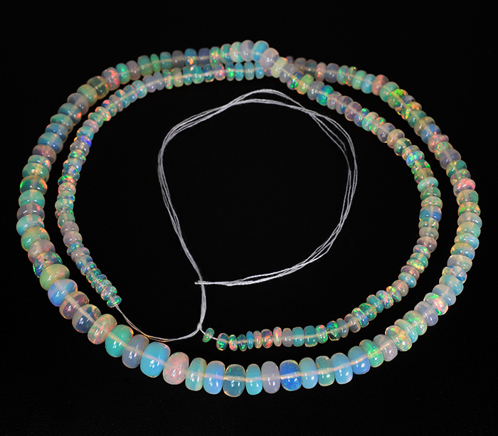 188 эфиопских опалов 35+ карат на нити