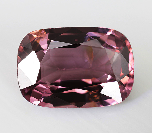 Розовая шпинель 2,6 карат