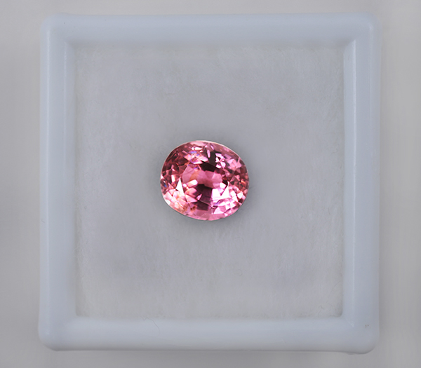 Пурпурновато-розовая шпинель 2,06 карат 