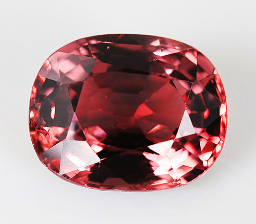 Красная шпинель 2,09 карат
