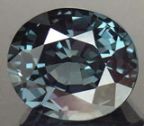 Кольцо c зеленовато-синей шпинелью и бриллиантами Золото