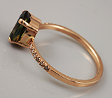 Кольцо с полихромным сапфиром и бриллиантами Золото