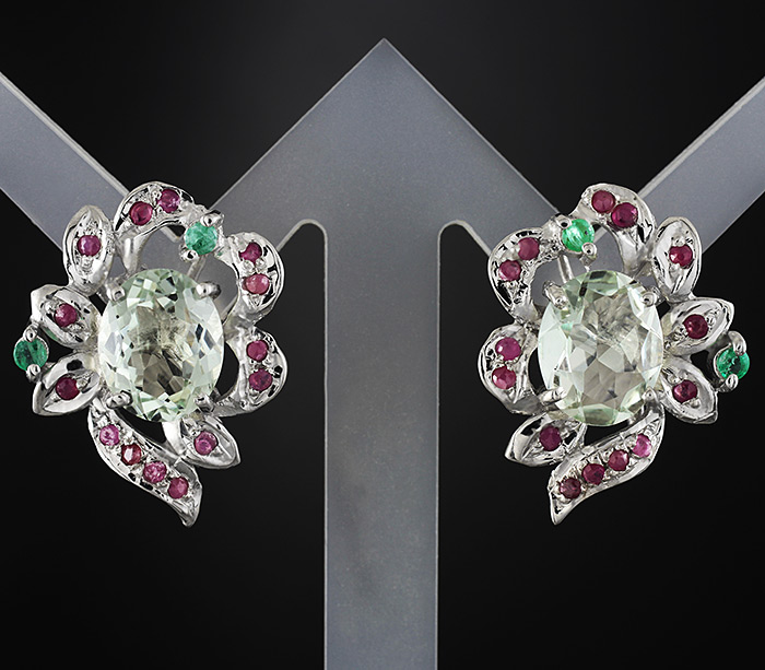 Серьги с зелеными аметистами, изумрудами и пурпурными сапфирами
