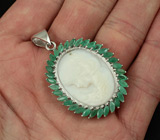Кулон с перламутровой камеей и изумрудами Серебро 925