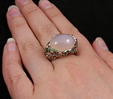 Кольцо с пастельно-розовым халцедоном, цаворитами, синими и пурпурными сапфирами Серебро 925