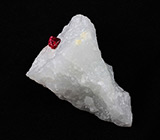 Кристалл рубиновой шпинели на кальците 21,5 грамм 