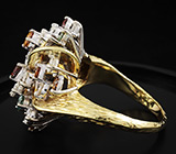 Великолепное кольцо с разноцветными бриллиантами Золото
