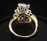 Великолепное кольцо с разноцветными бриллиантами Золото