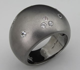 Кольцо из серебра 925 пробы с бесцветными цирконами. Серебро 925