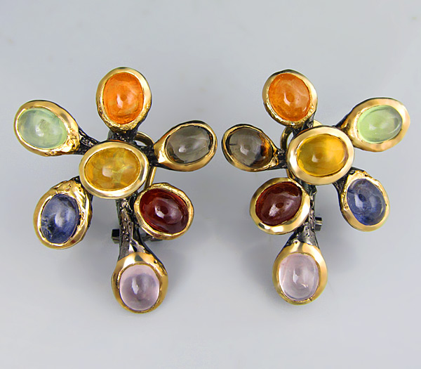 Серьги из серебра 925 пробы с кабошонами самоцветов.