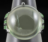 Кольцо с крупным кабошоном зеленого аметиста и цаворитами Серебро 925