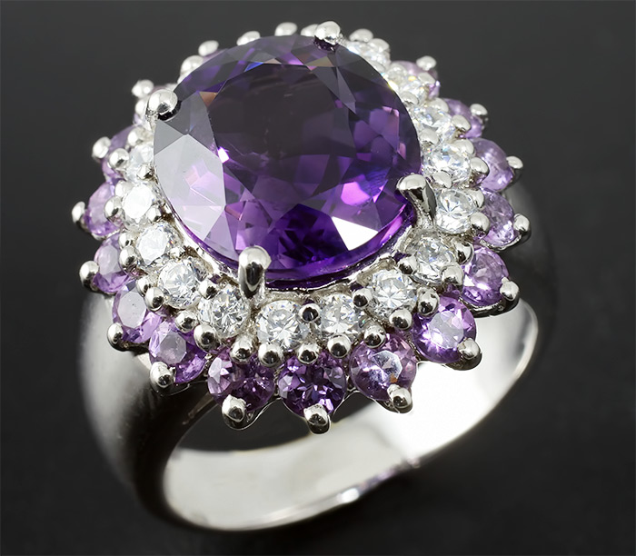 Превосходное кольцо с аметистами