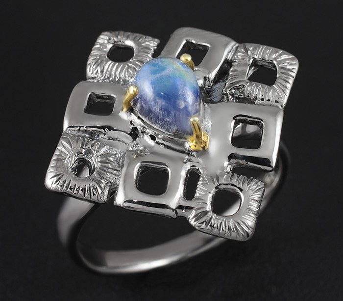 Кольцо c лунным камнем