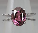 Кольцо с красновато-пурпурной шпинелью и бриллиантами Золото