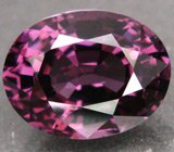 Кольцо с красновато-пурпурной шпинелью и бриллиантами Золото