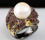 Кольцо из серебра 925 пробы с жемчугом и гранатами Серебро 925