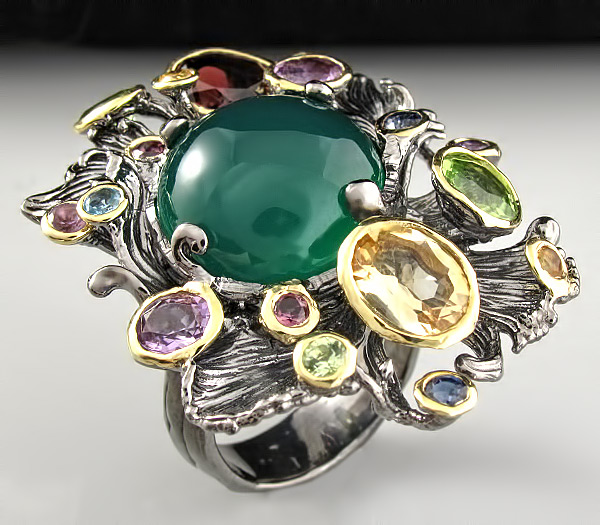 Кольцо из серебра 925 пробы с зеленым агатом и самоцветами Серебро 925
