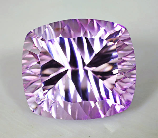 Аметист авторской огранки 30,3 карат