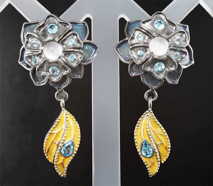 Серьги из серебра 925 пробы с розовым кварцем и топазами