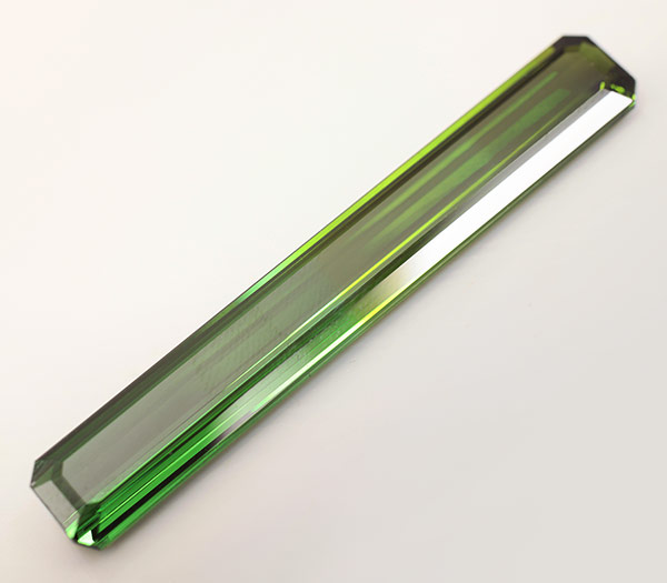 Зеленый турмалин 3,95 карат! Два оттенка