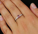 Изящное кольцо с пурпурно-розовой шпинелью 0,34 карат Серебро 925