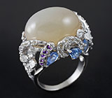 Крупное кольцо c лунным камнем, синими сапфирами, аметистами и топазами Серебро 925