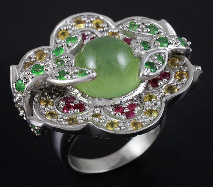 Кольцо c пренитом, цаворитами гранатами, пурпурными и золотистыми сапфирами