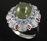 Кольцо c зеленым апатитом, танзанитами и пурпурными сапфирами Серебро 925