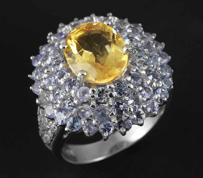 Замечательное кольцо с цитрином и танзанитами