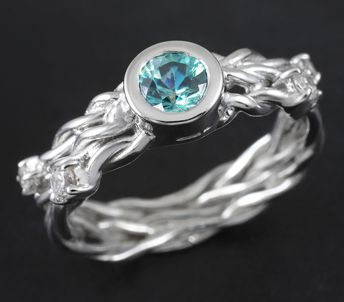 Кольцо с голубым цирконом 0,52 карат