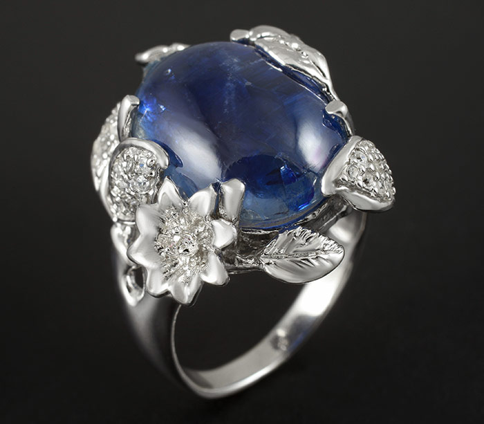 Кольцо c крупным кабошоном кианита