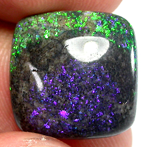 Эффектный двухцветный опал 6,75 карат