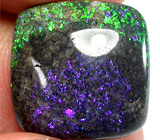 Эффектный двухцветный опал 6,75 карат 