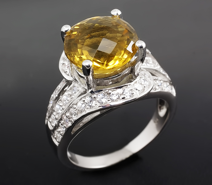 Эффектное кольцо с цитрином 3,95 карат