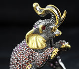 Скульптурное кольцо "Слон" от "K&N GEMS" с рубинами, родолитами и мозамбиксикми гранатами Серебро 925