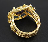 Кольцо, инкрустированое уникальным сапфиром со сменой цвета и бриллиантами Золото