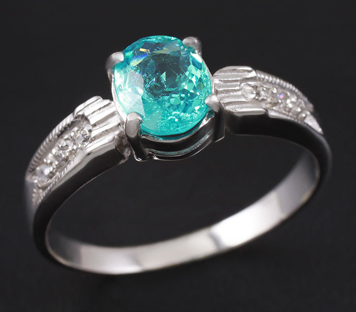 Серебряное кольцо с апатитом 1,05 карат