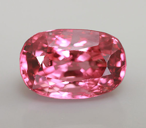 Красная "неоновая" шпинель 1,49 карат