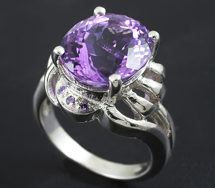 Серебряное кольцо с аметистом 6,05 карат