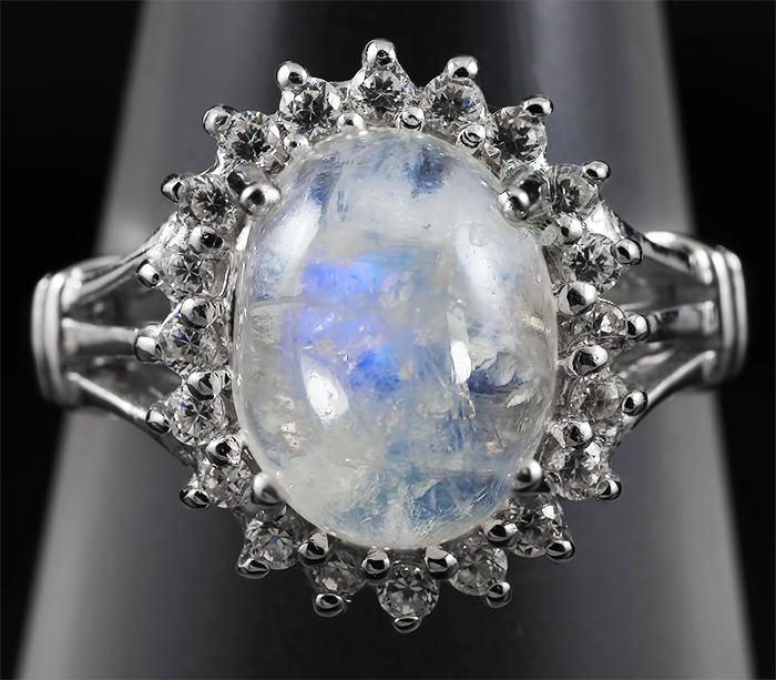 Серебряное кольцо с лунным камнем 4,13 карат