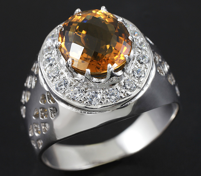 Эффектное кольцо с золотистым цитрином 2,79 карат