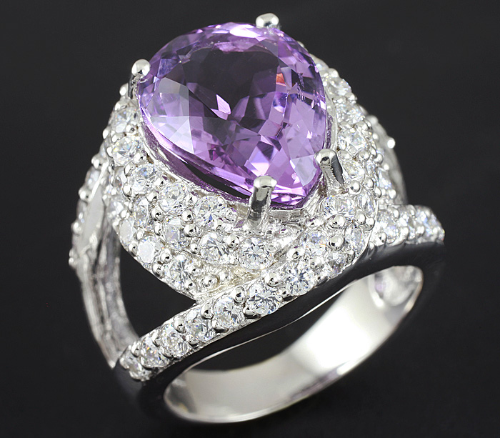 Серебряное кольцо с аметистом 6,6 карат